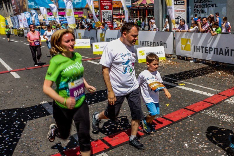Семейный спорт: в рамках Interpipe Dnipro Half Marathon 2017 прошел забег Family Run 1