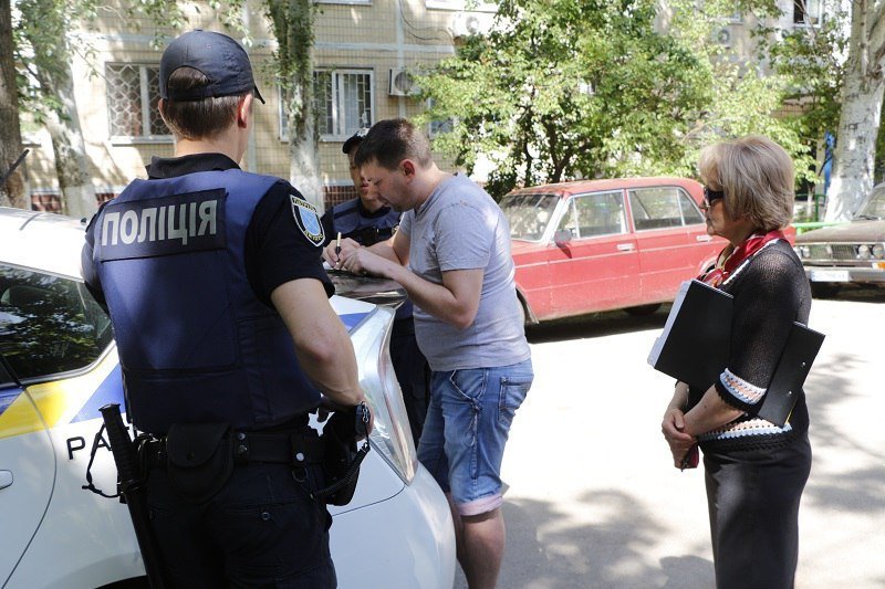 Борьба за крышу над головой: на Победе людей силой выселяют из общежития 5