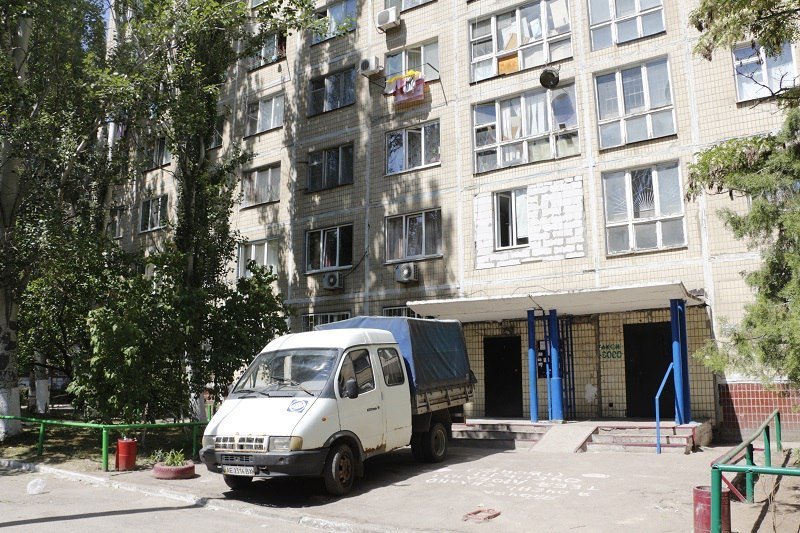 Борьба за крышу над головой: на Победе людей силой выселяют из общежития 6
