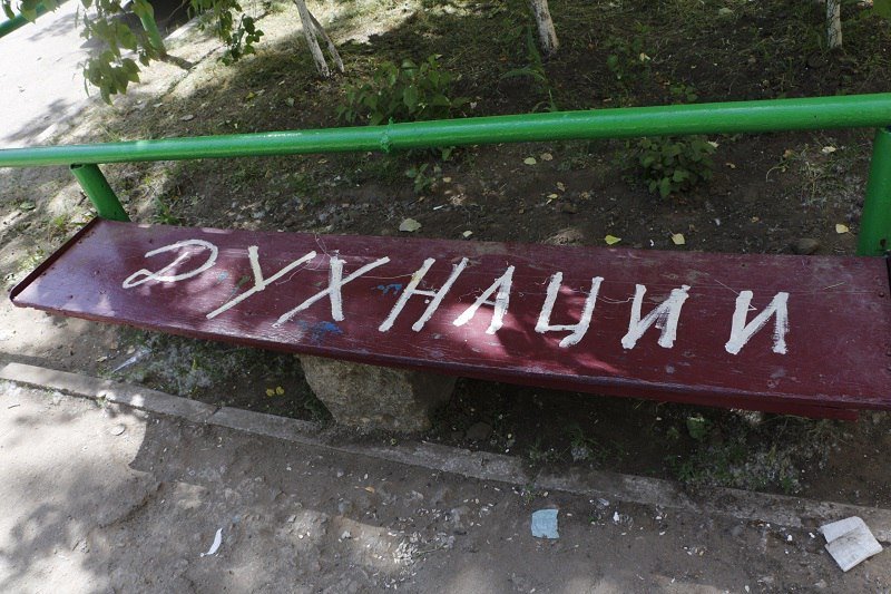 Борьба за крышу над головой: на Победе людей силой выселяют из общежития 7
