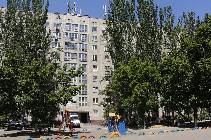 Борьба за крышу над головой: на Победе людей силой выселяют из общежития 9