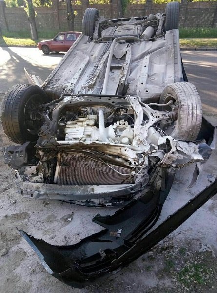 На Криворожской улице перевернулся и загорелся Honda Civic 3