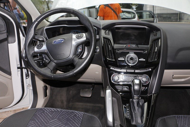 Тест-драйв от Информатора: проверяем "машину будущего" - электрокар 3