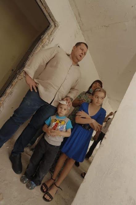 Борис Филатов вручил семьям бойцов АТО и семье погибшего патрульного Артема Кутушева ключи от новых квартир 2