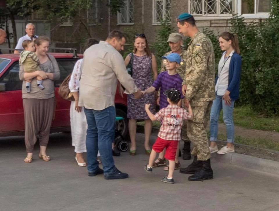 Борис Филатов вручил семьям бойцов АТО и семье погибшего патрульного Артема Кутушева ключи от новых квартир 3