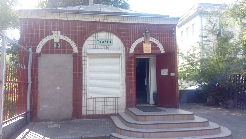 Ревизия «по-большому» и «по-маленькому»: статуи, вонь и мусор в сортире парка Глобы 1