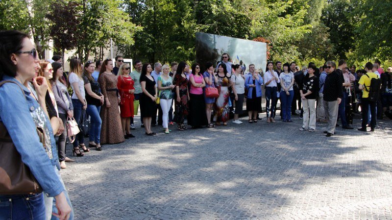 Хор, оркестр и кукольное представление: как митингуют работники культуры возле облсовета 2