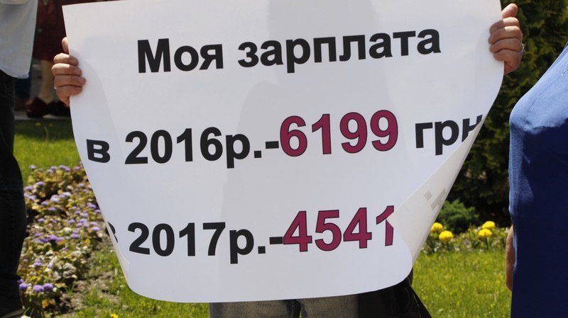 Хор, оркестр и кукольное представление: как митингуют работники культуры возле облсовета 4