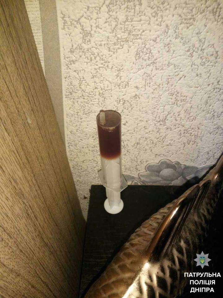 На игле: в Чечеловском районе Днепра "накрыли" наркопритон 3