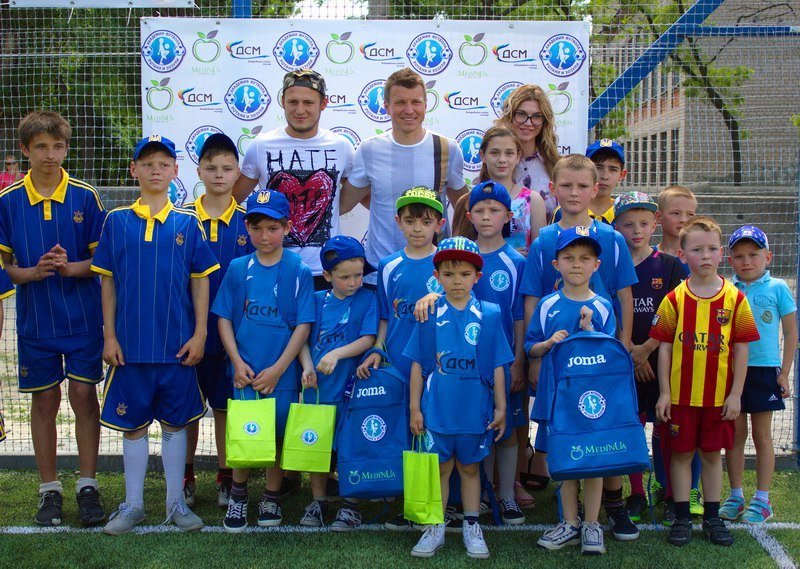 Футбольное будущее Днепра: Ротань и Зозуля открыли филиал академии футбола для детей 6