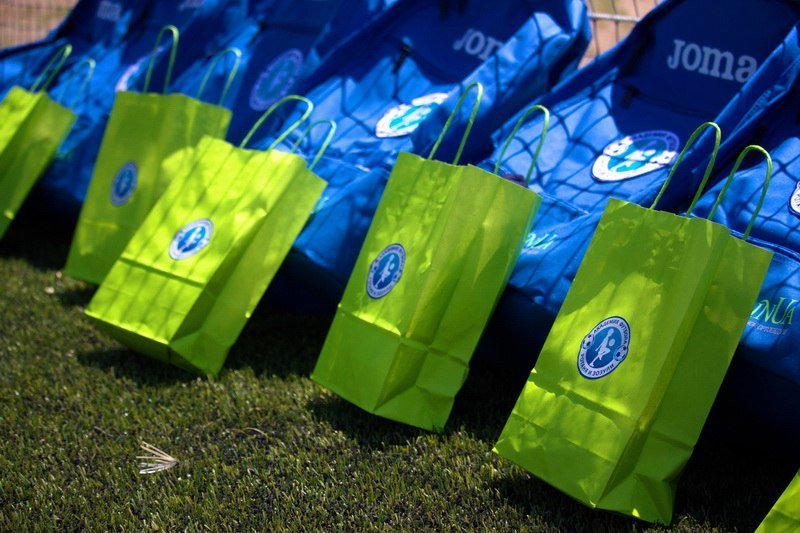 Футбольное будущее Днепра: Ротань и Зозуля открыли филиал академии футбола для детей 8