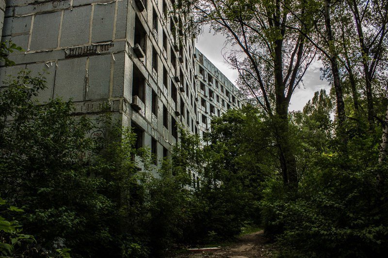 Неразделенная любовь: на Тополе подросток хотел прыгнуть с 9 этажа 6