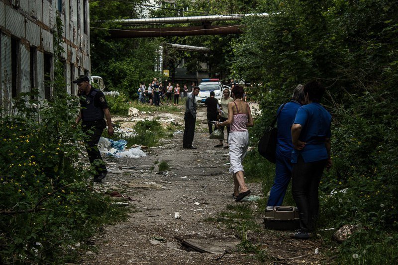 Неразделенная любовь: на Тополе подросток хотел прыгнуть с 9 этажа 9