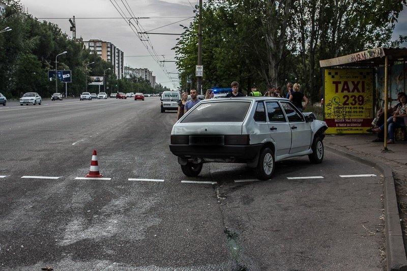 В ДТП на Набережной столкнулись ВАЗ и Toyota 1