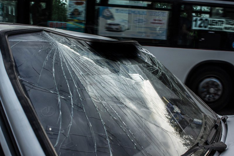 В ДТП на Набережной столкнулись ВАЗ и Toyota 4