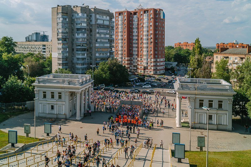 Дым, огонь и разъяренные фанаты: матч Днепр - Волынь отменили из-за беспорядков 1
