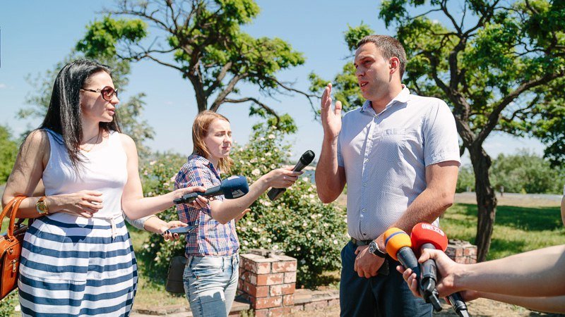 На Набережной Филатов проверил, как восстанавливают маршрут №13 2