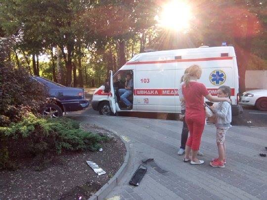 ДТП на Гагарина возле ДИИТа: дорогу не поделили Toyota и Mercedes 6