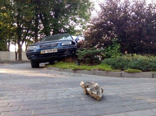 ДТП на Гагарина возле ДИИТа: дорогу не поделили Toyota и Mercedes 7