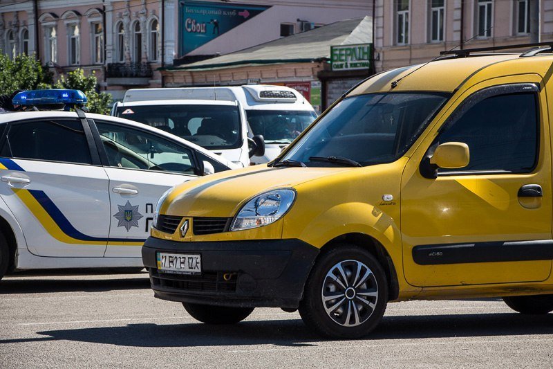 На парковке возле Озерки Renault сбил пешехода 1