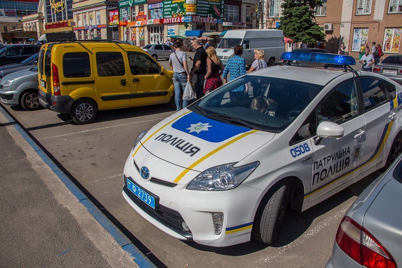 На парковке возле Озерки Renault сбил пешехода 5