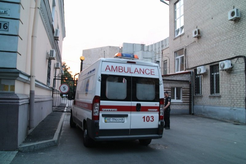 В Днепре на Воскресенской у пьяного мужчины случился приступ 4