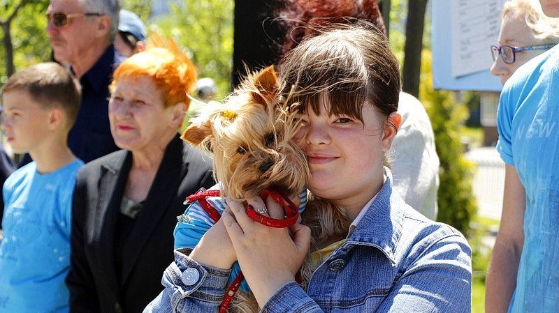 Яркая свадьба и духовой оркестр: на проспекте Мира прошел праздник "Чистой воды" 9