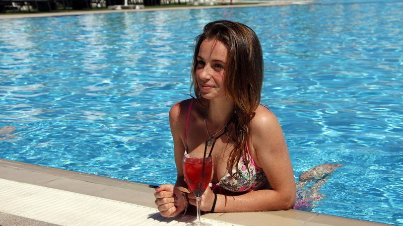 Горячие девушки и бразильские танцы: Аквапарк "Happy Day" открыл летний сезон 3