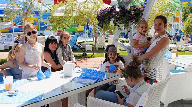 Горячие девушки и бразильские танцы: Аквапарк "Happy Day" открыл летний сезон 12