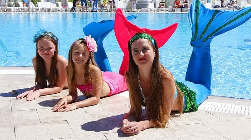 Горячие девушки и бразильские танцы: Аквапарк "Happy Day" открыл летний сезон 15