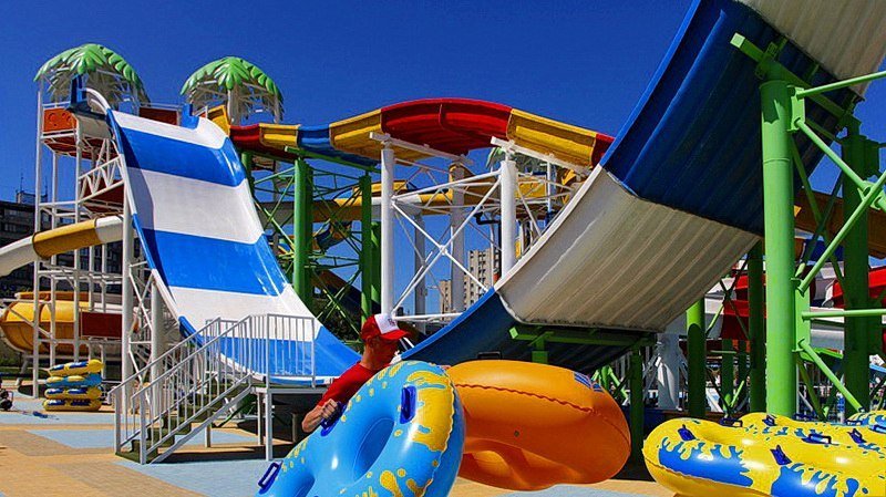 Горячие девушки и бразильские танцы: Аквапарк "Happy Day" открыл летний сезон 18