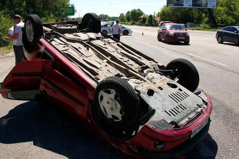 ДТП на Криворожском шоссе: от удара Peugeot перевернулся 3