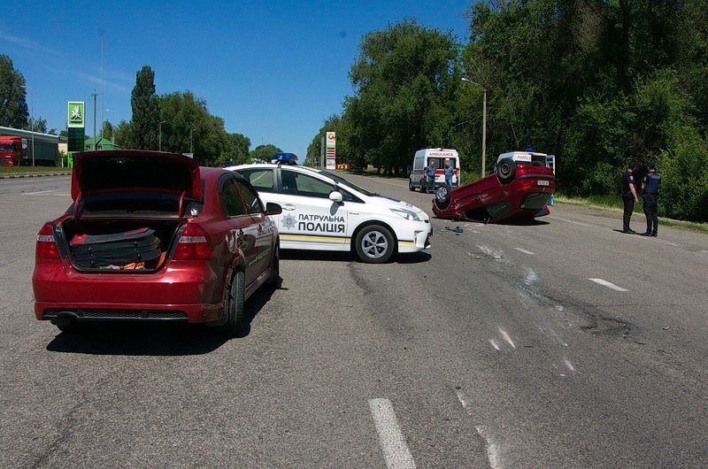 ДТП на Криворожском шоссе: от удара Peugeot перевернулся 5