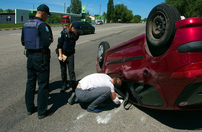 ДТП на Криворожском шоссе: от удара Peugeot перевернулся 11