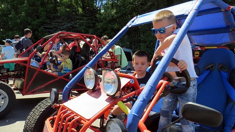 В Днепре прошел фестиваль техники "MonsterСars UA 2017" 3