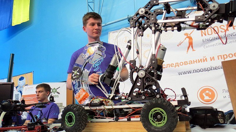 В Днепре прошел фестиваль техники "MonsterСars UA 2017" 4