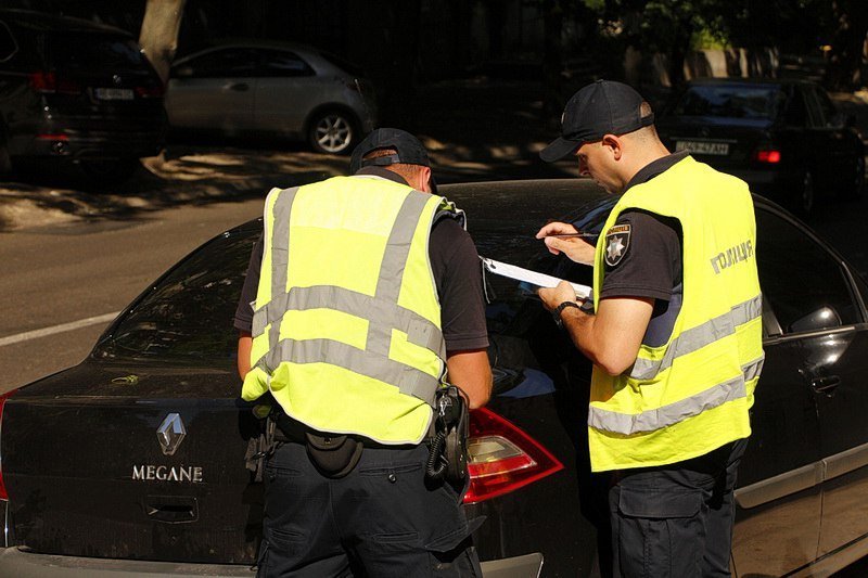 ДТП в центре Днепра: девушка на Renault не уступила дорогу Seat 7