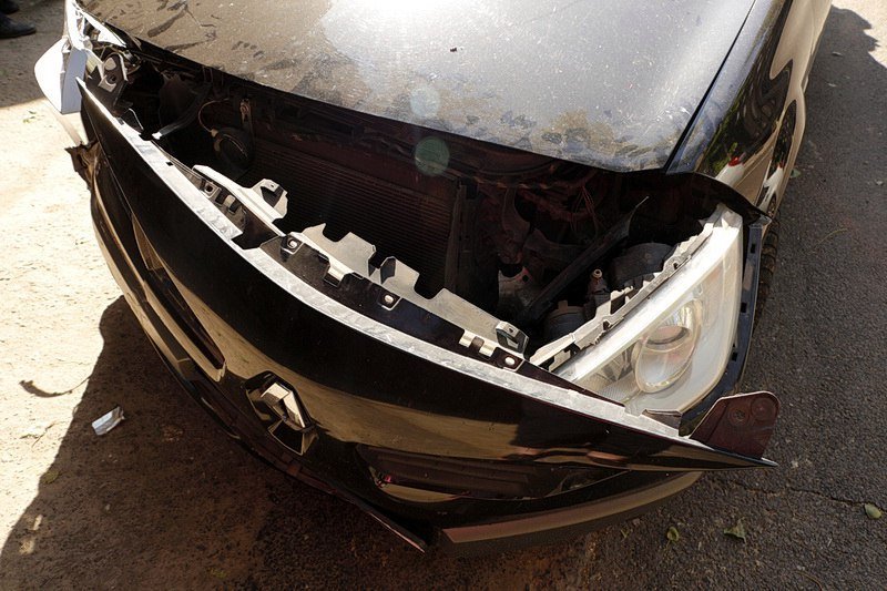 ДТП в центре Днепра: девушка на Renault не уступила дорогу Seat 8