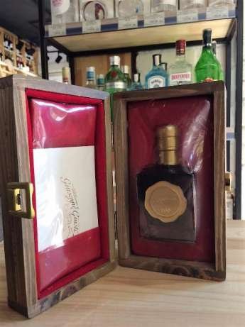 Масонская печать и мука из сверчков: ТОП самых дорогих вещей, которые можно купить в Днепре 2