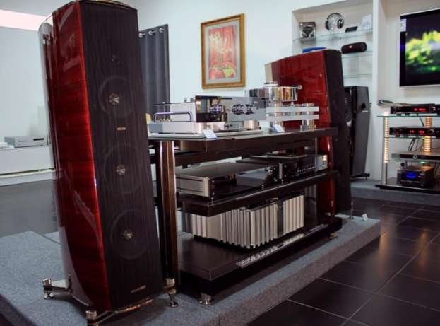 Масонская печать и мука из сверчков: ТОП самых дорогих вещей, которые можно купить в Днепре 11