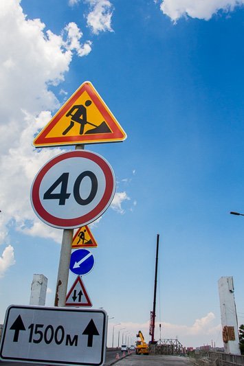 Рабочая техника, люди и пейзаж: как проходит ремонт Нового моста 2