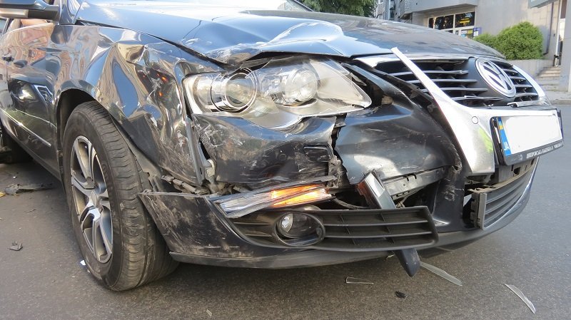 ДТП в центре Днепра: столкнулись два Volkswagen Passat 4