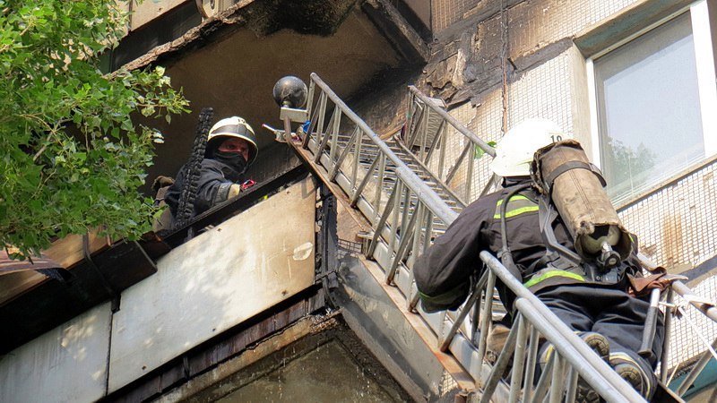 Пожар на 12 квартале: на Гладкова горела квартира 1