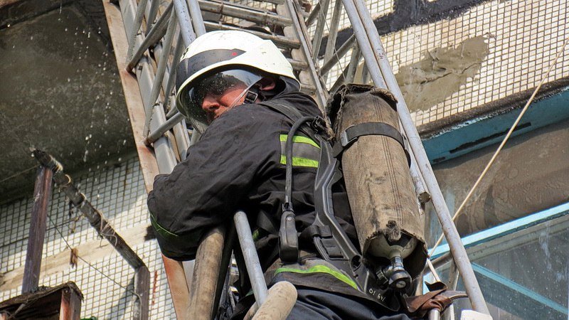 Пожар на 12 квартале: на Гладкова горела квартира 3