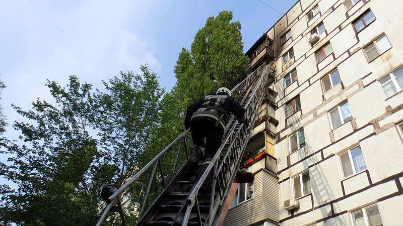 Пожар на 12 квартале: на Гладкова горела квартира 4