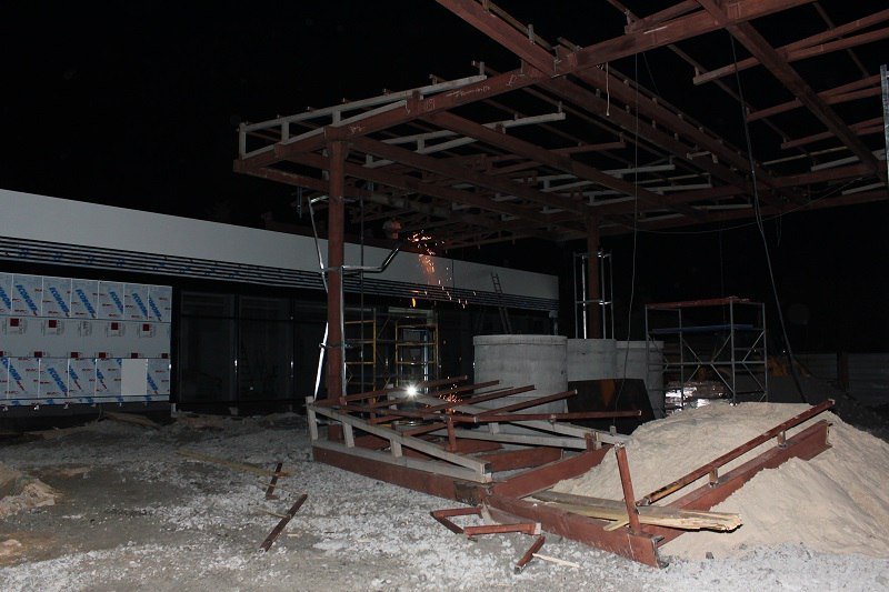 Перестрелка, полиция и разрушенная заправка: что происходило на Рабочей 9