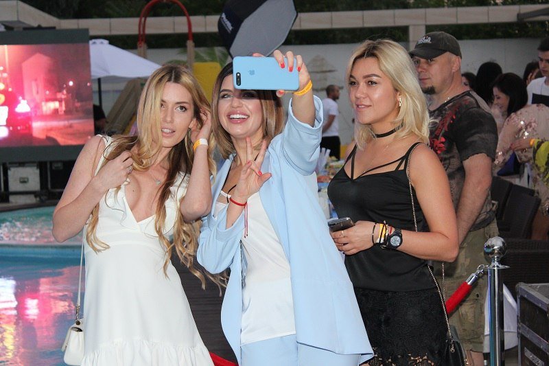 Pool-party и модные селфи: как в Днепре прошла битва insta-блогеров 4