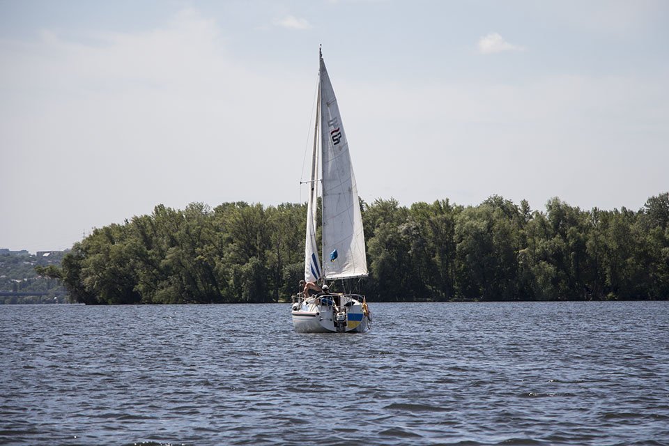 Ветер в парусах: в Днепре прошла регата "День журналиста" 10