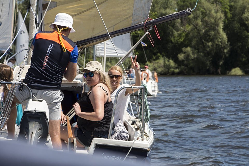 Ветер в парусах: в Днепре прошла регата "День журналиста" 11