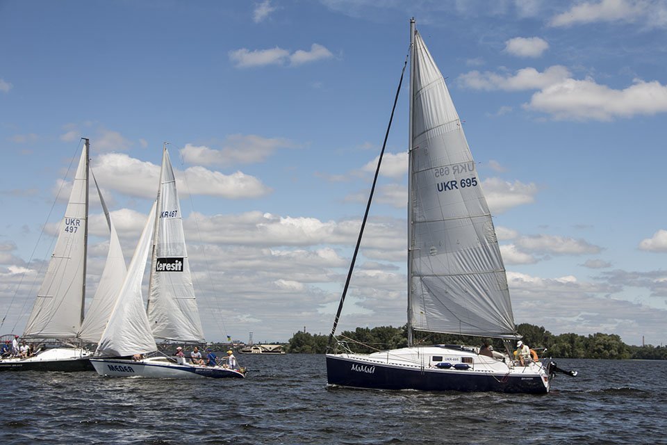 Ветер в парусах: в Днепре прошла регата "День журналиста" 12
